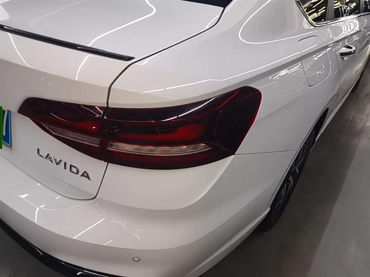 Фото 8 - Volkswagen Lavida
