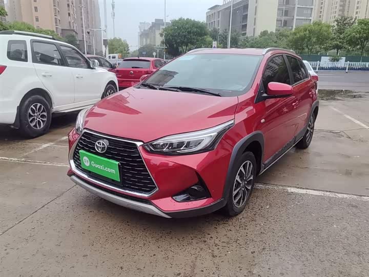 Фото 2 - Toyota Yaris L Hatchback