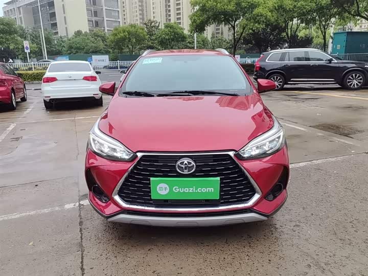 Фото 3 - Toyota Yaris L Hatchback