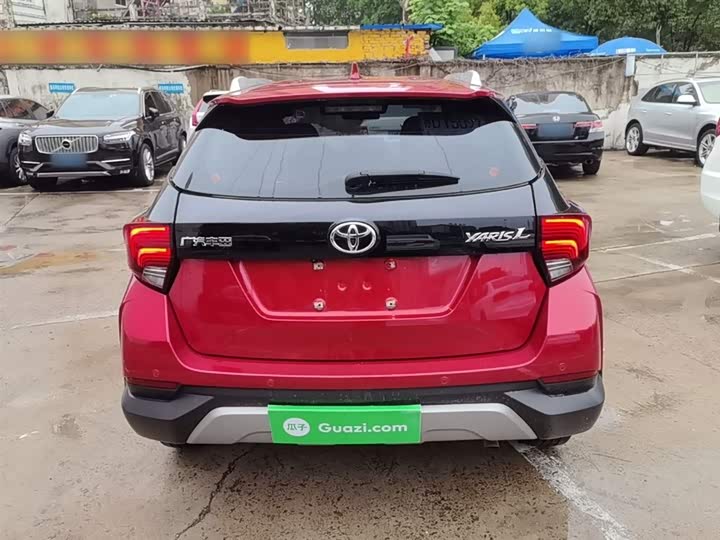 Фото 6 - Toyota Yaris L Hatchback