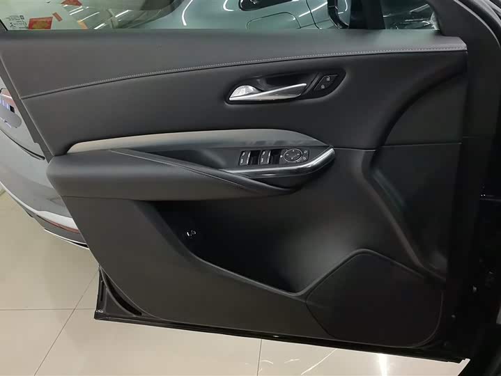 Фото 7 - Cadillac XT4