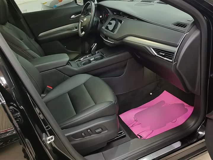 Фото 8 - Cadillac XT4