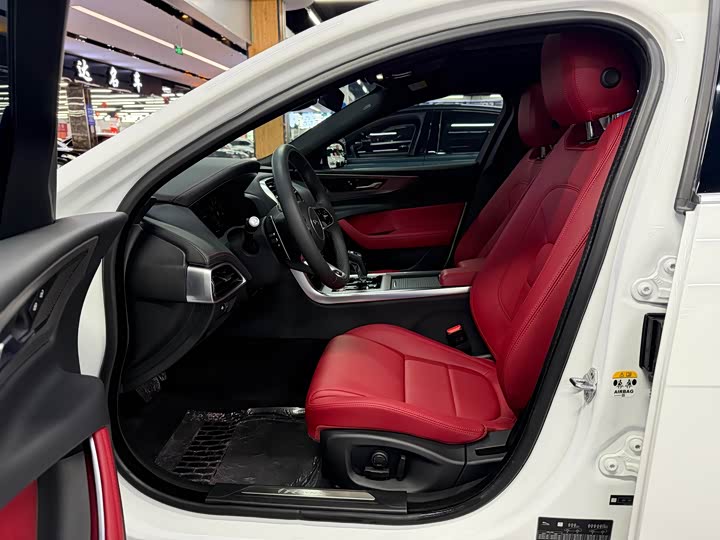 Zdjęcie 4 - Jaguar XE L