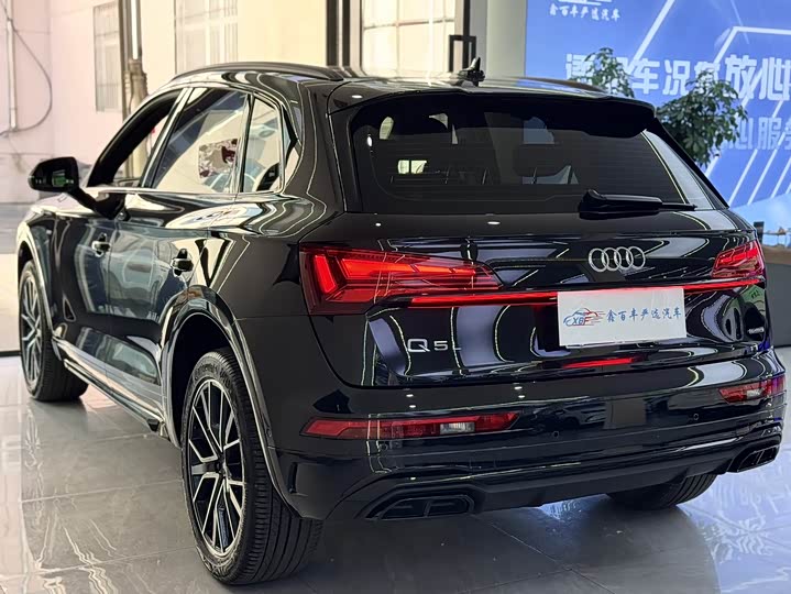 Фото 8 - Audi Q5L