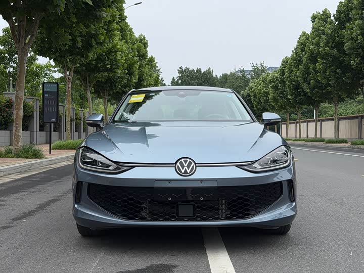صورة 2 - Volkswagen Lamando L