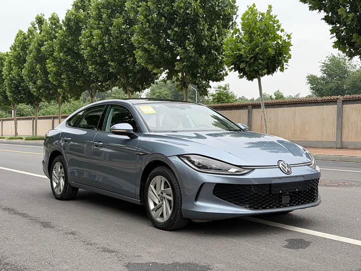 صورة 3 - Volkswagen Lamando L