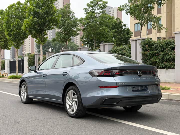 صورة 4 - Volkswagen Lamando L