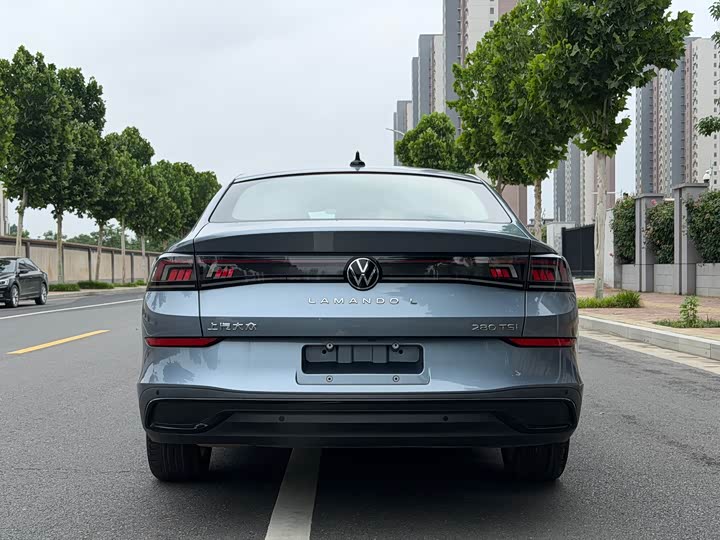 صورة 5 - Volkswagen Lamando L