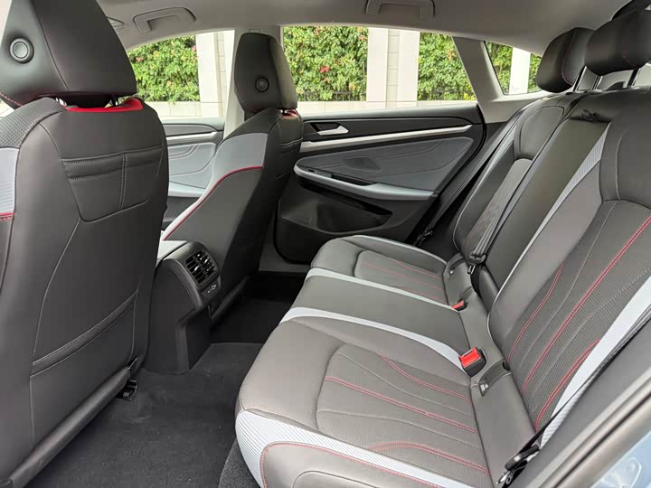 صورة 9 - Volkswagen Lamando L