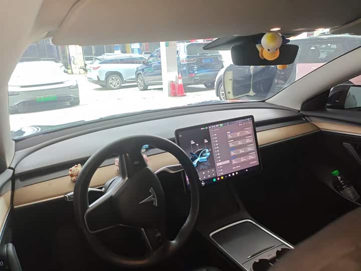 Фото 9 - Tesla Model 3