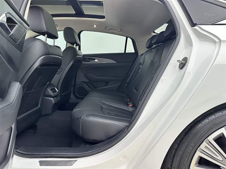 Фото 7 - Hongqi H5