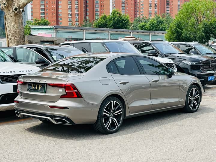 Volvo S60 Hybrid 2021 2021款 T8 E驱混动 四驱智雅运动版