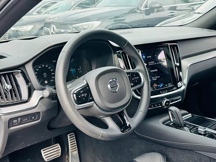 Volvo S60 Hybrid 2021 2021款 T8 E驱混动 四驱智雅运动版