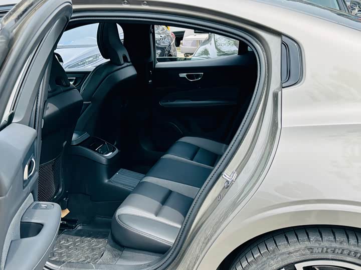 Volvo S60 Hybrid 2021 2021款 T8 E驱混动 四驱智雅运动版