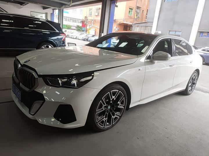 Фото 1 - BMW 5 Series