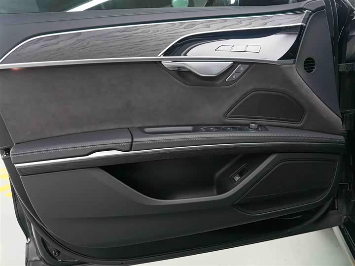 Audi A8 2025 2025款 A8L 50 TFSI quattro 臻选型