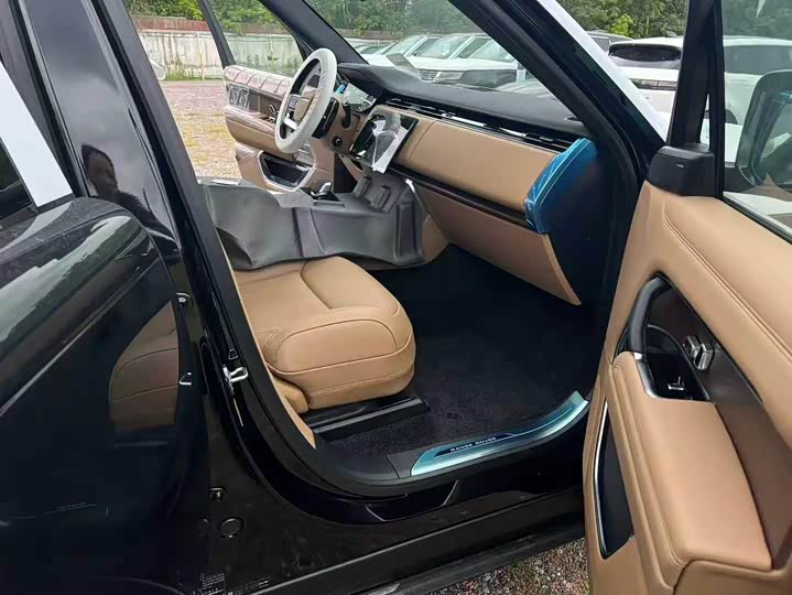 Land Rover Range Rover 2026 2026款 3.0 L6 400PS SE长轴版