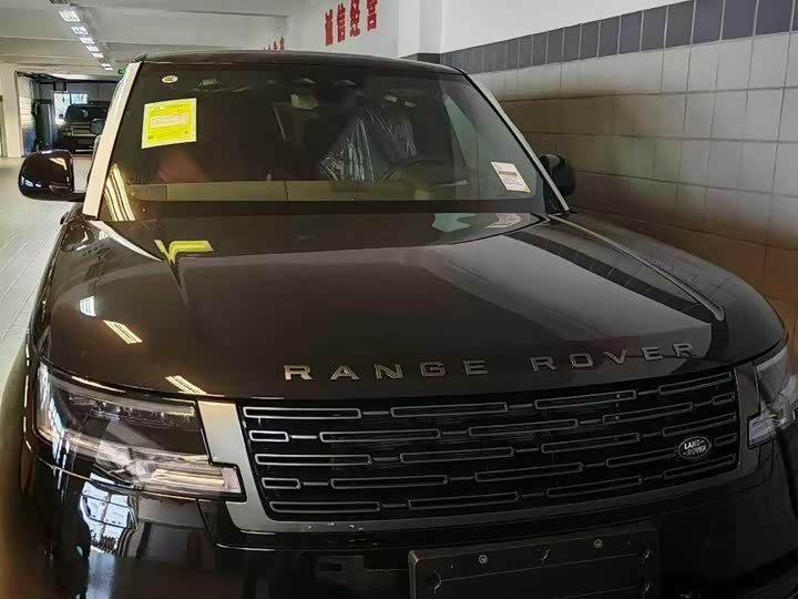 Land Rover Range Rover 2026 2026款 3.0 L6 400PS SE长轴版