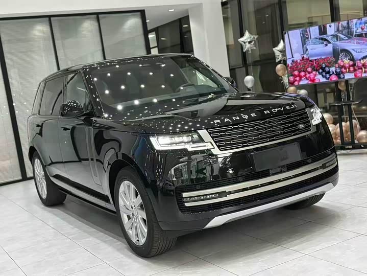 Land Rover Range Rover 2026 2026款 3.0 L6 400PS SE长轴版