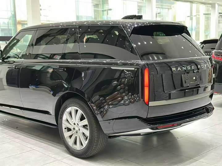 Land Rover Range Rover 2026 2026款 3.0 L6 400PS SE长轴版