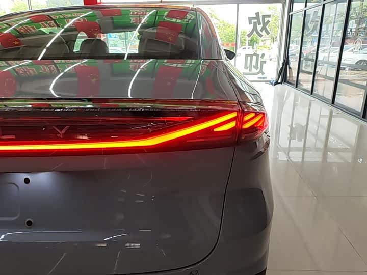 Geely Galaxy L6 2025 2025款 EM-i 140km 探索+版