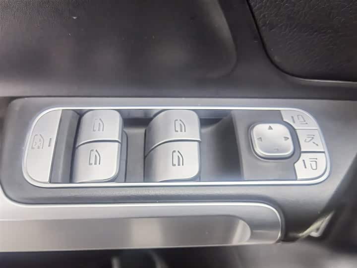 Mercedes-Benz GLB-Class 2022 2022款 GLB 220 动感型