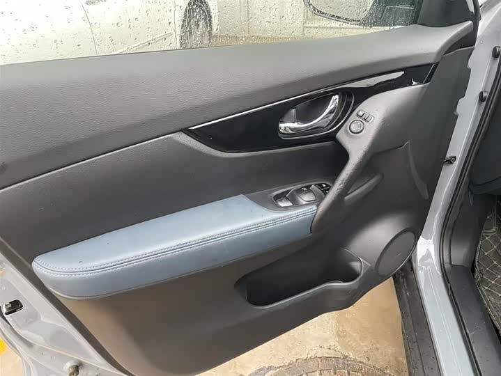 Nissan X-Trail 2025 2025款 荣誉 2.0L 两驱领先版