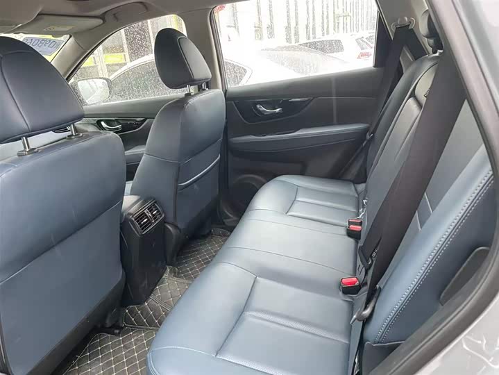 Nissan X-Trail 2025 2025款 荣誉 2.0L 两驱领先版