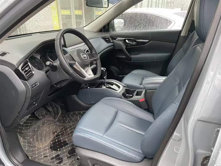 Nissan X-Trail 2025 2025款 荣誉 2.0L 两驱领先版