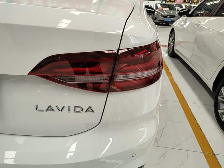 Фото 8 - Volkswagen Lavida