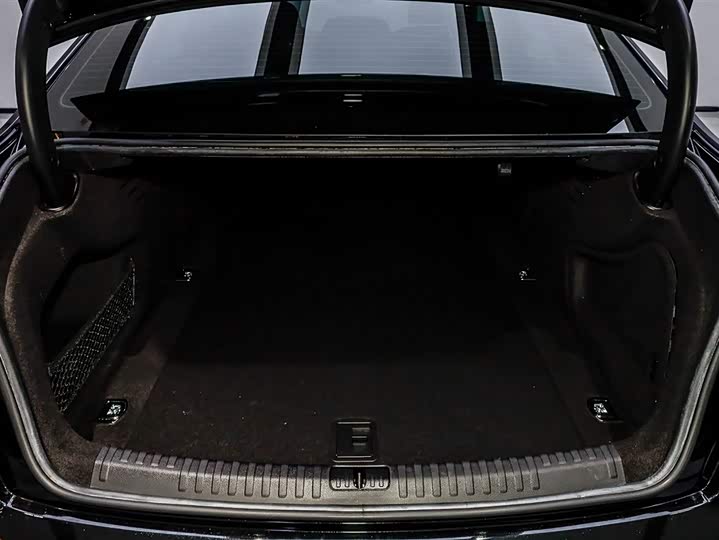 Фото 6 - Audi A6L