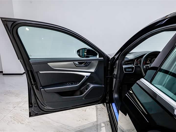 Фото 7 - Audi A6L