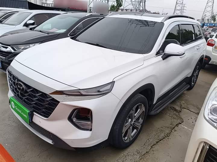 Фото 1 - Hyundai Santa Fe