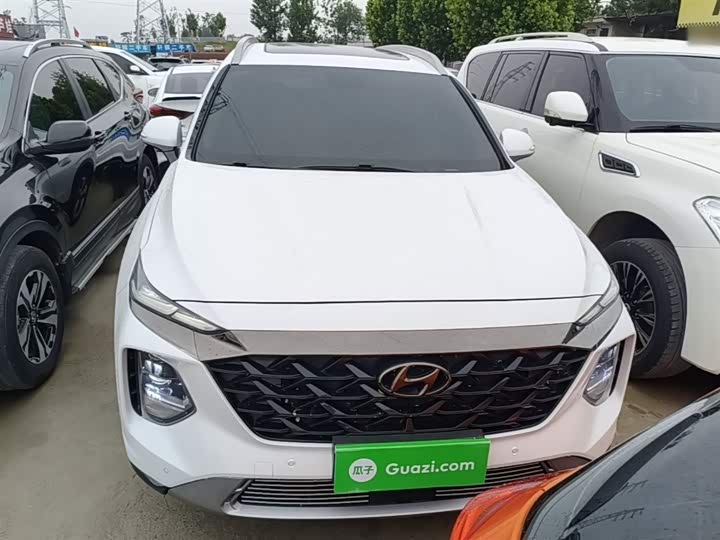 Фото 3 - Hyundai Santa Fe