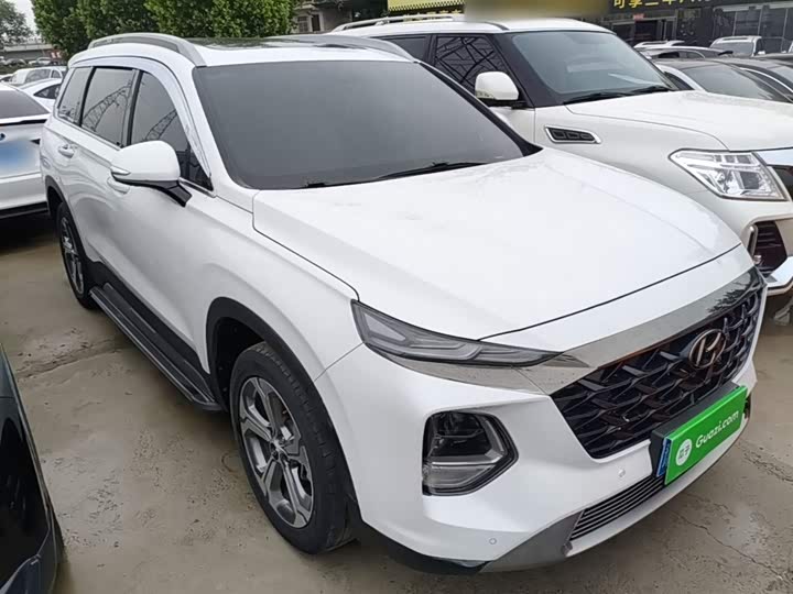 Фото 4 - Hyundai Santa Fe