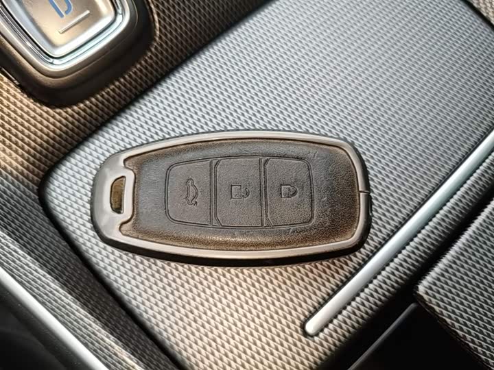 Фото 9 - Hyundai Santa Fe