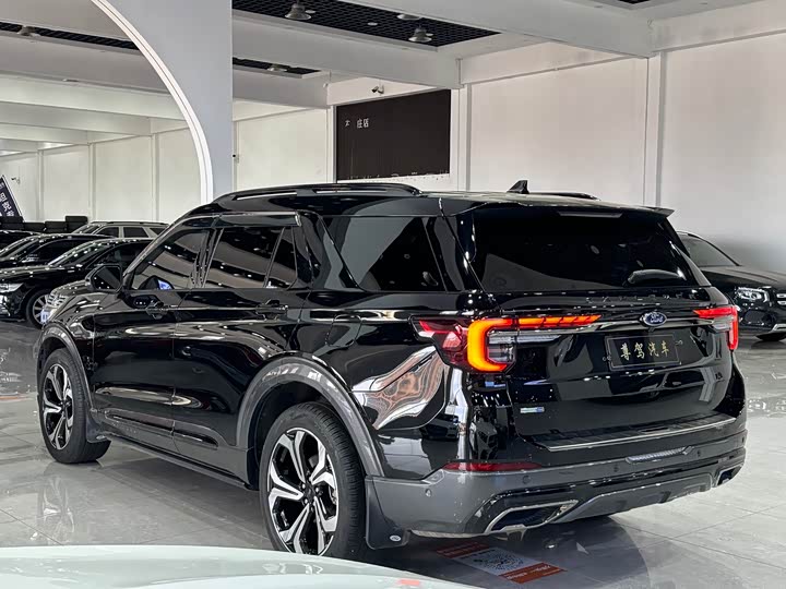 Фото 4 - Ford Explorer