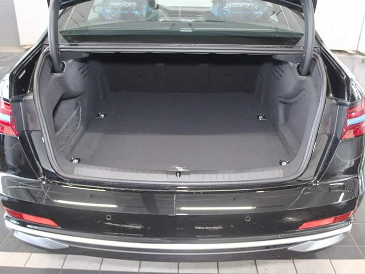 Фото 7 - Audi A6L