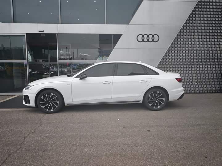 Фото 3 - Audi A4L