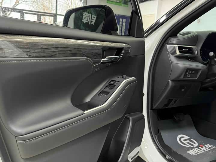 Toyota Crown Kluger 2024 2024款 2.5L HEV四驱尊贵版