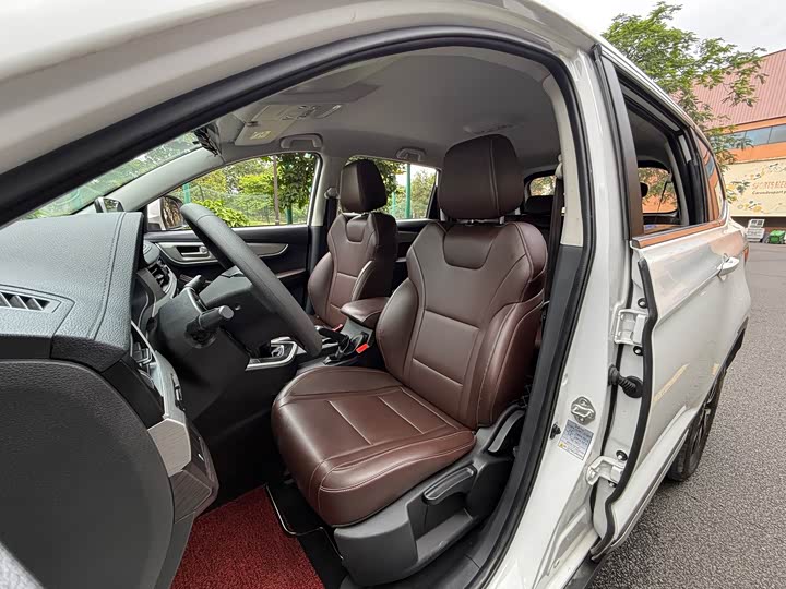 Фото 9 - Dongfeng Forthing T5