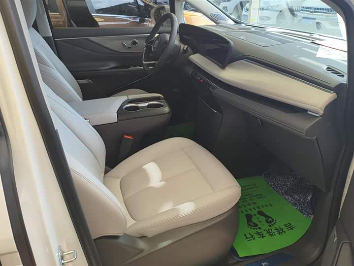 Фото 8 - Buick GL8 ES