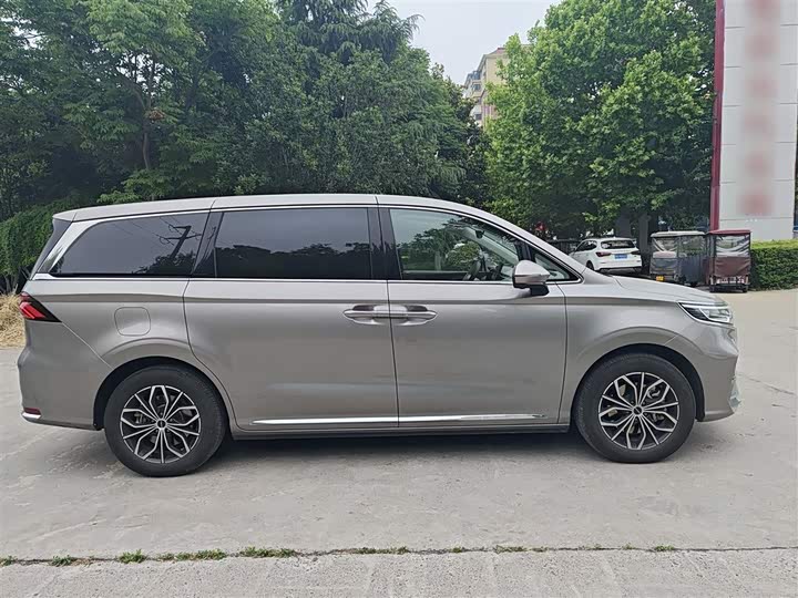 Фото 6 - Roewe iMax 8 EV