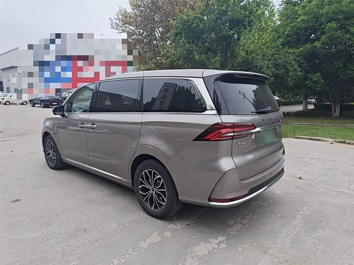 Фото 9 - Roewe iMax 8 EV