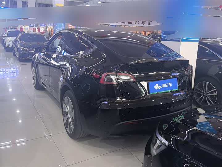 Фото 3 - Tesla Model Y