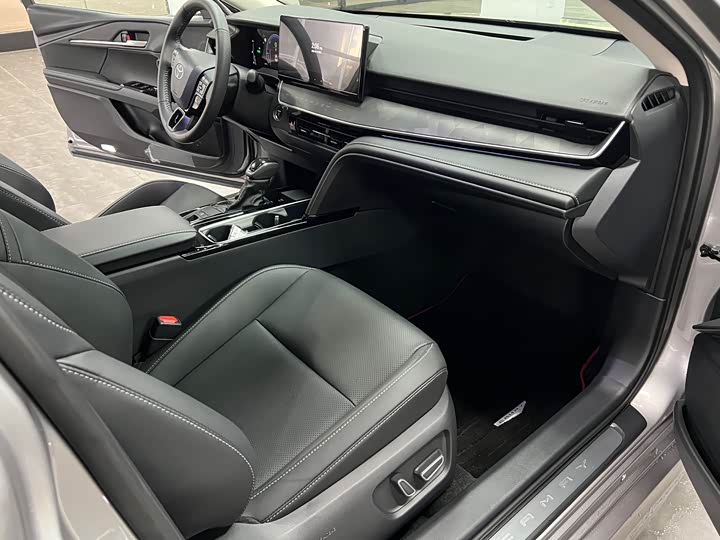 Toyota Camry 2026 2026款 2.0S 运动版