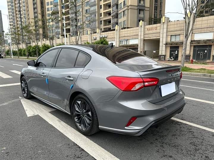 Ford Focus 2022 2022款 三厢 EcoBoost 180 自动ST Line