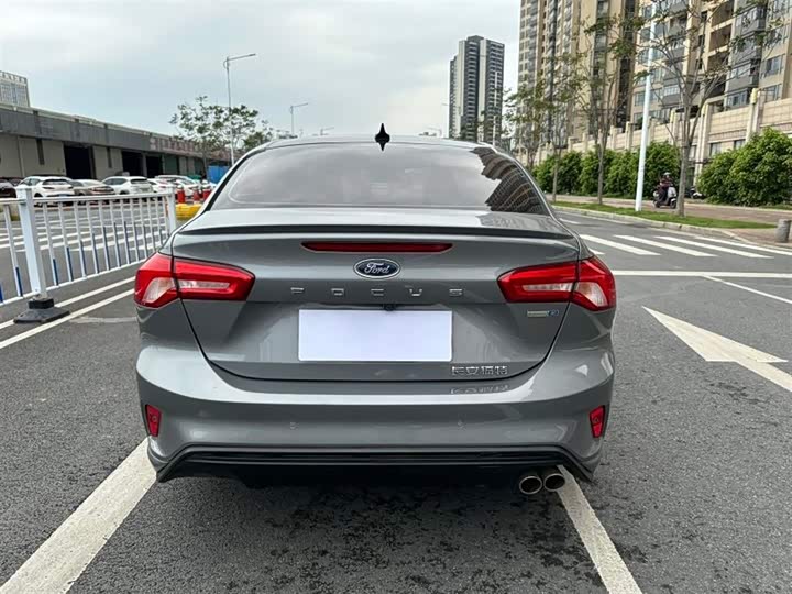 Ford Focus 2022 2022款 三厢 EcoBoost 180 自动ST Line