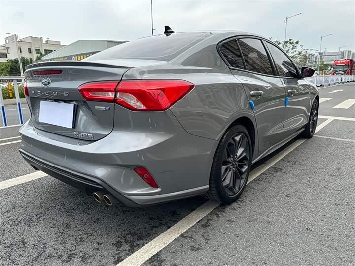 Ford Focus 2022 2022款 三厢 EcoBoost 180 自动ST Line