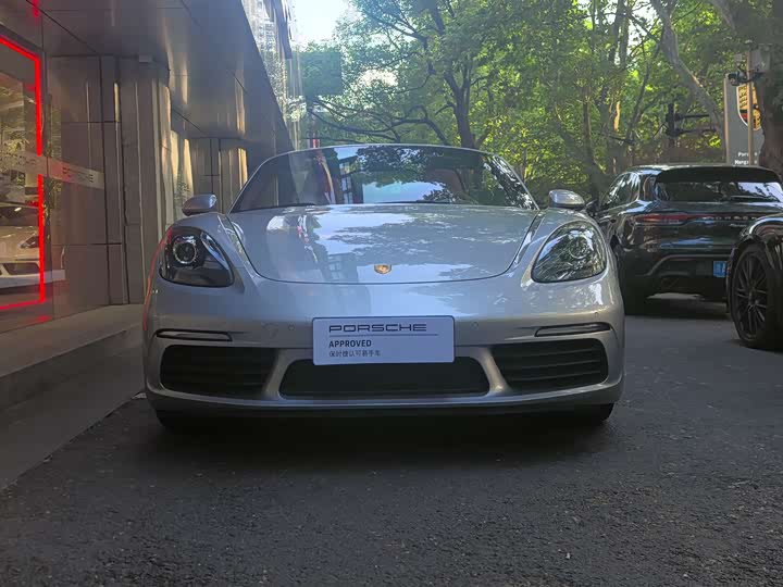 Photo 2 - Porsche 718